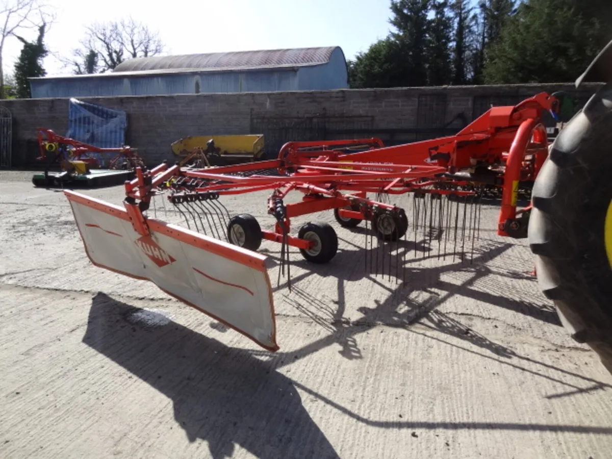 Kuhn GA4321 Masterdrive Single Rotor Rake - Image 1