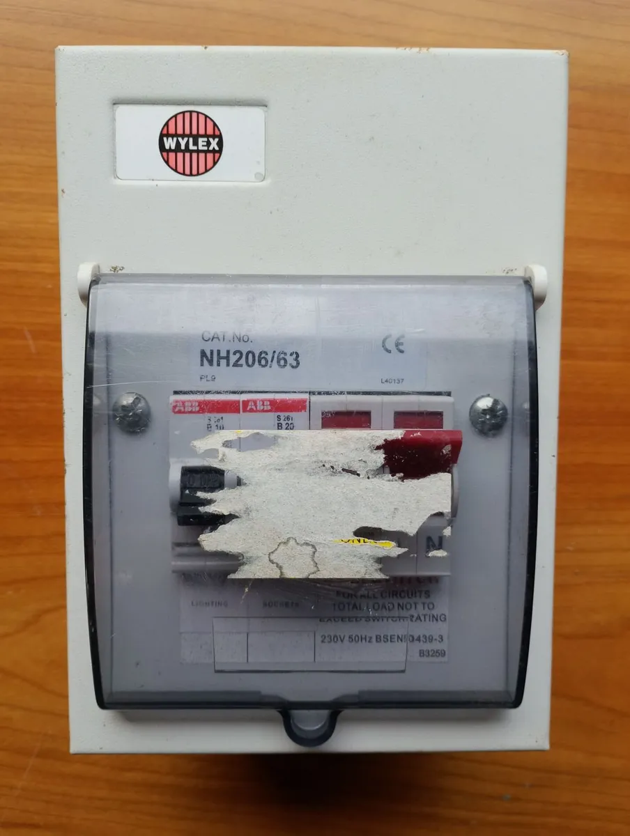 Wylex 63A garage / shed circuit board. - Image 2