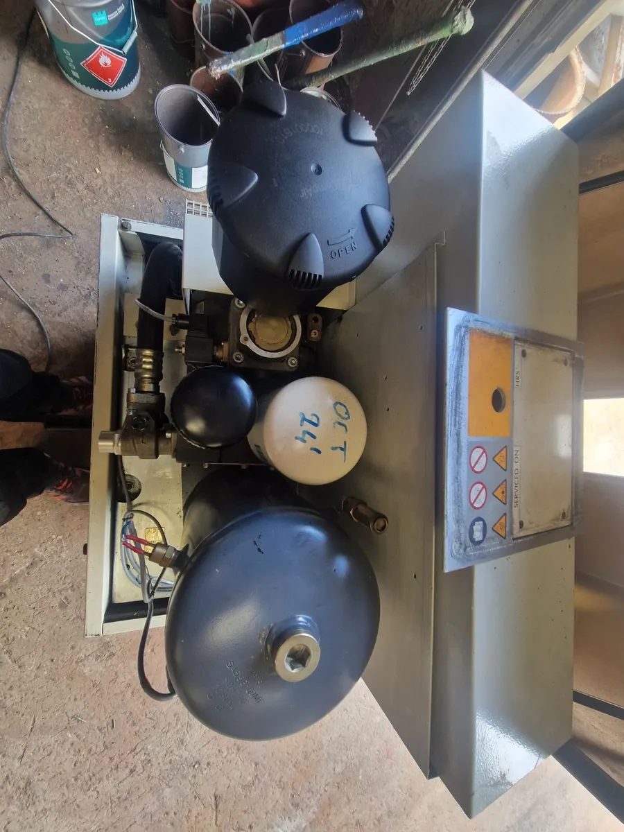 Compressor and tank - Image 4