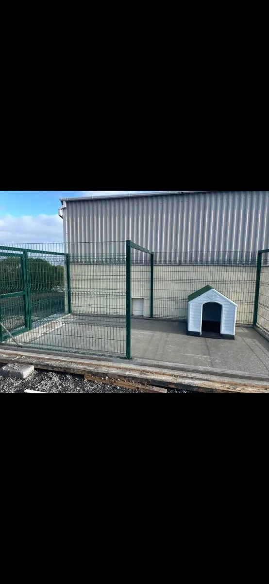 Dog Run and dog house - Image 2