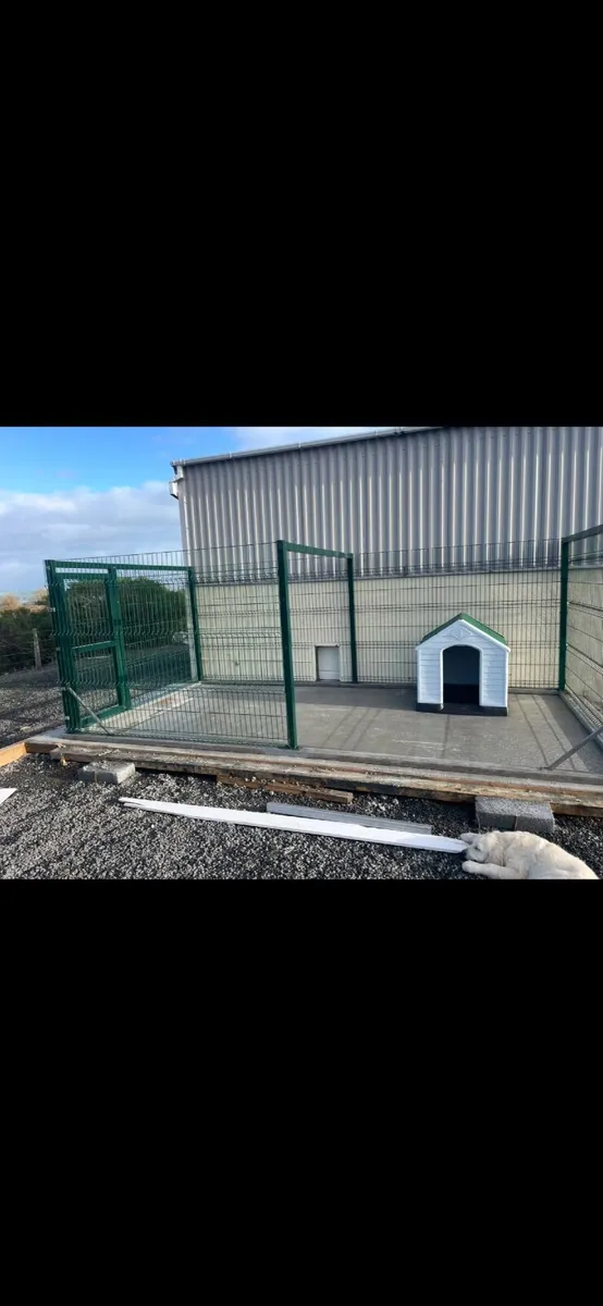 Dog Run and dog house - Image 1
