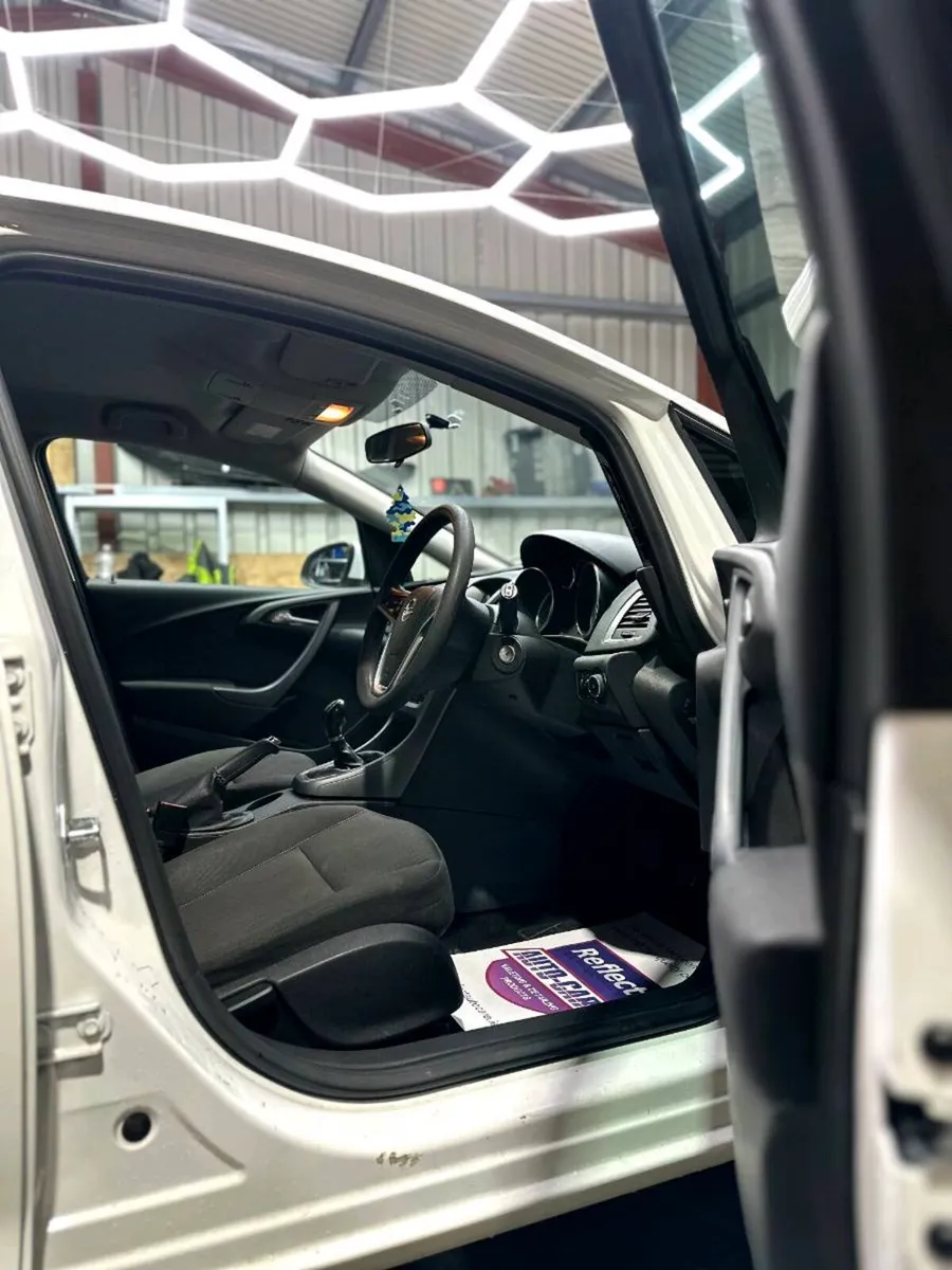 2015 Opel Astra Van - Image 3