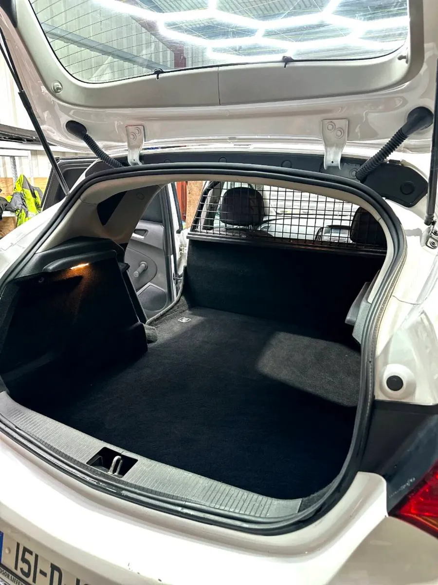 2015 Opel Astra Van - Image 2