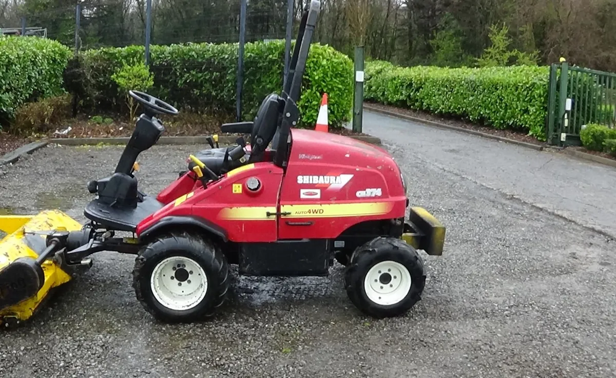 Shibaura CM374 Ride-on Mower - Image 3