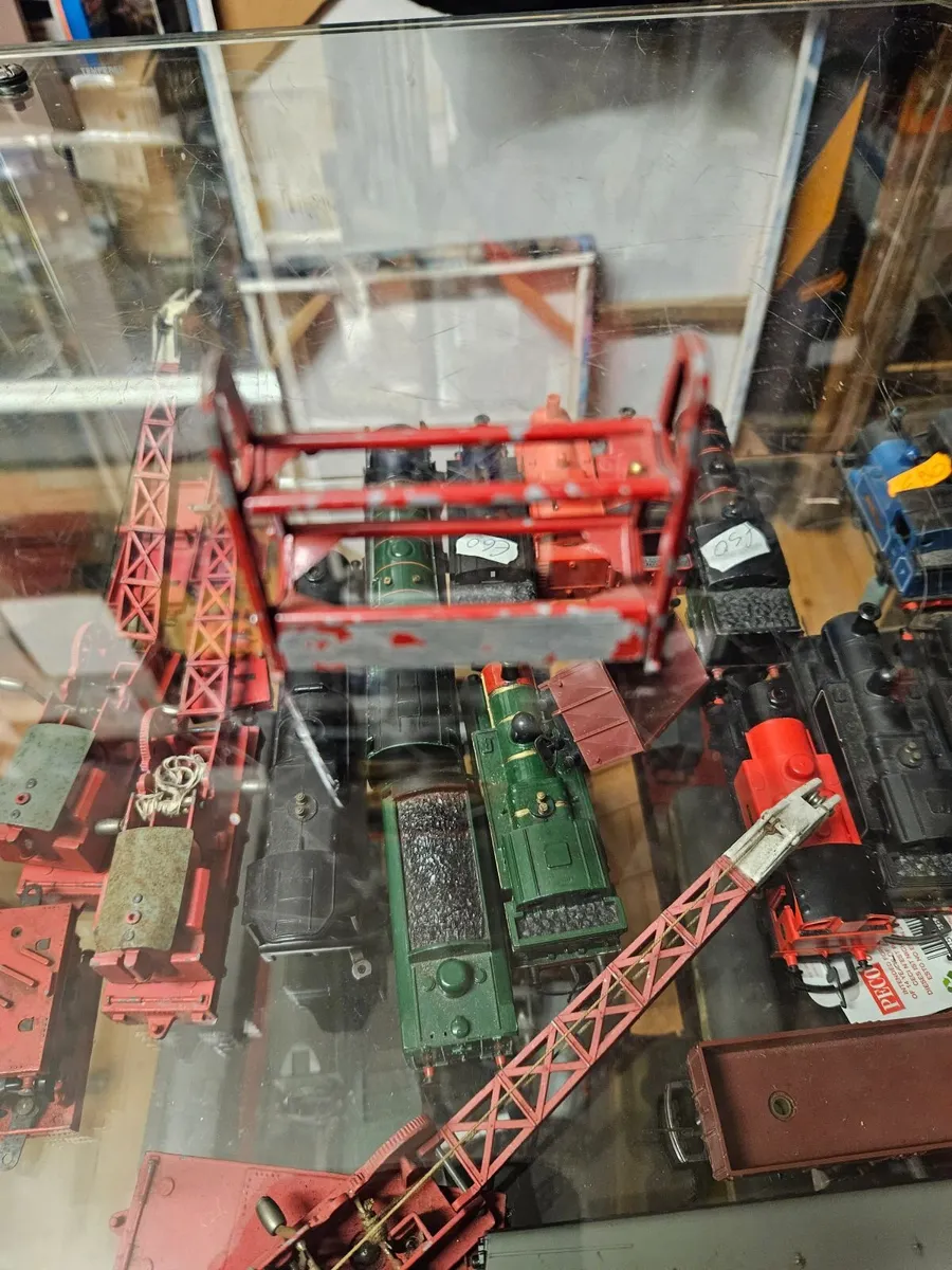 Dinky 1960's Garage Tyre Rack - Image 1