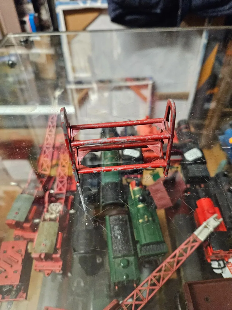 Dinky 1960's Garage Tyre Rack - Image 3