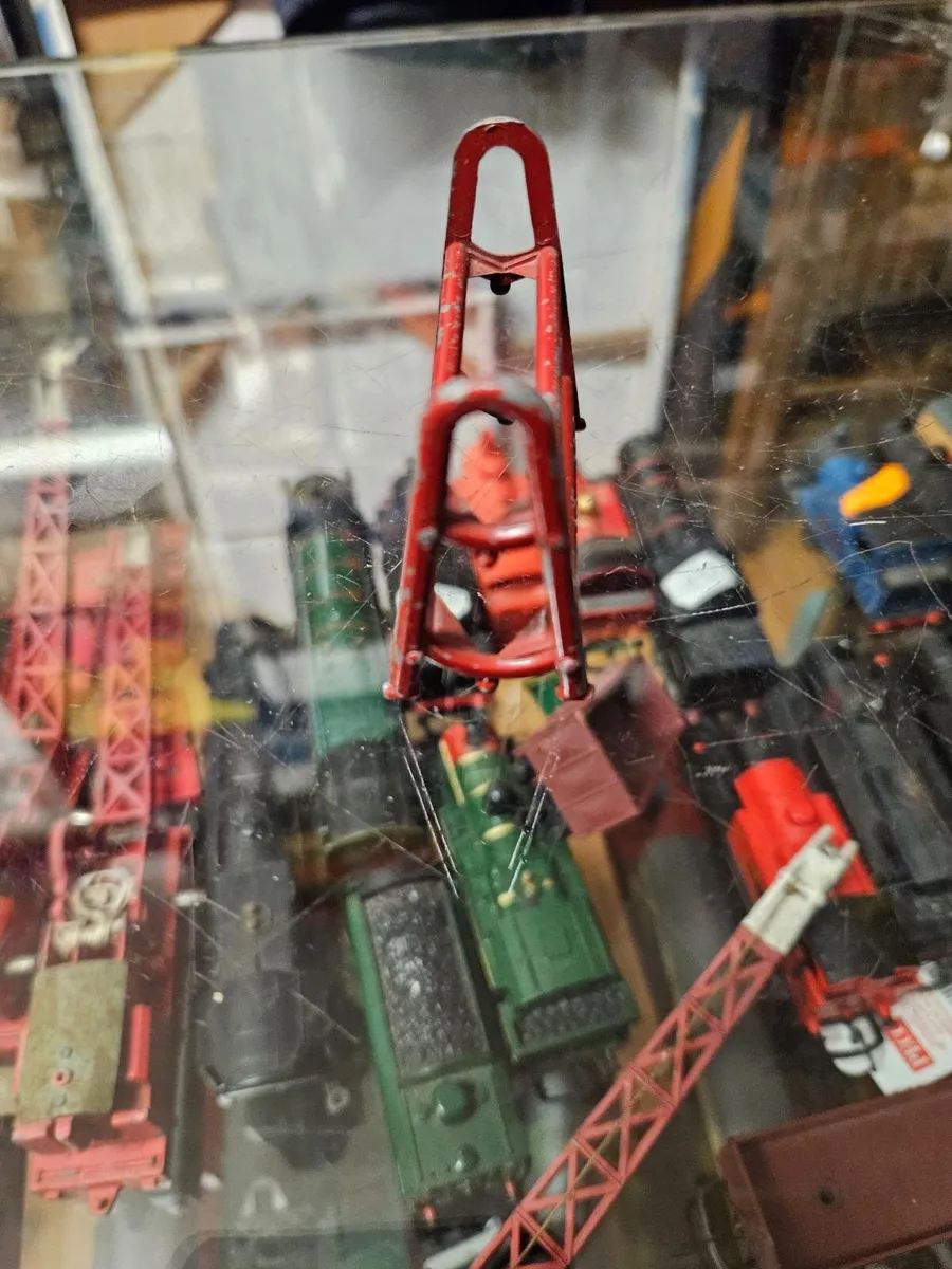 Dinky 1960's Garage Tyre Rack - Image 4