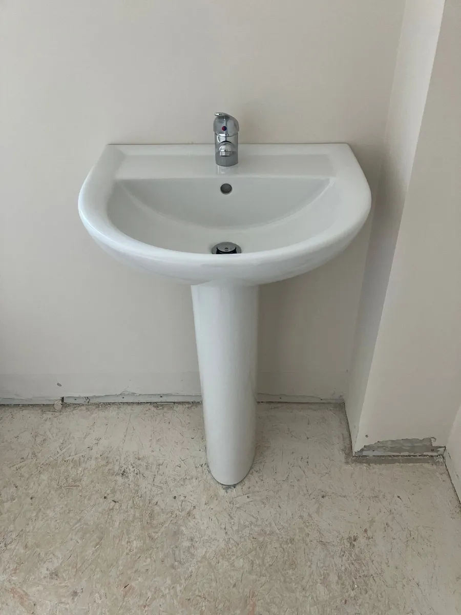 New Toilets and Pedestal Basins - Image 3