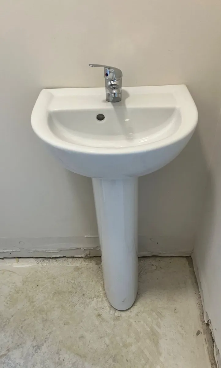 New Toilets and Pedestal Basins - Image 4