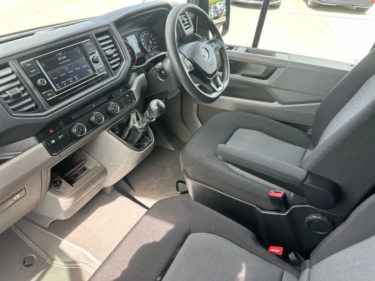 Volkswagen Crafter TRENDLINE 35 MWB 140BHP MANUAL - Image 3