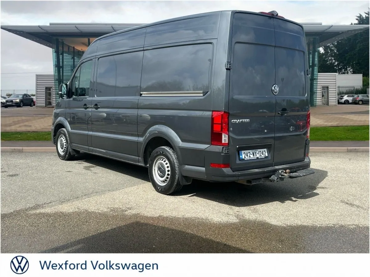 Volkswagen Crafter TRENDLINE 35 MWB 140BHP MANUAL - Image 4