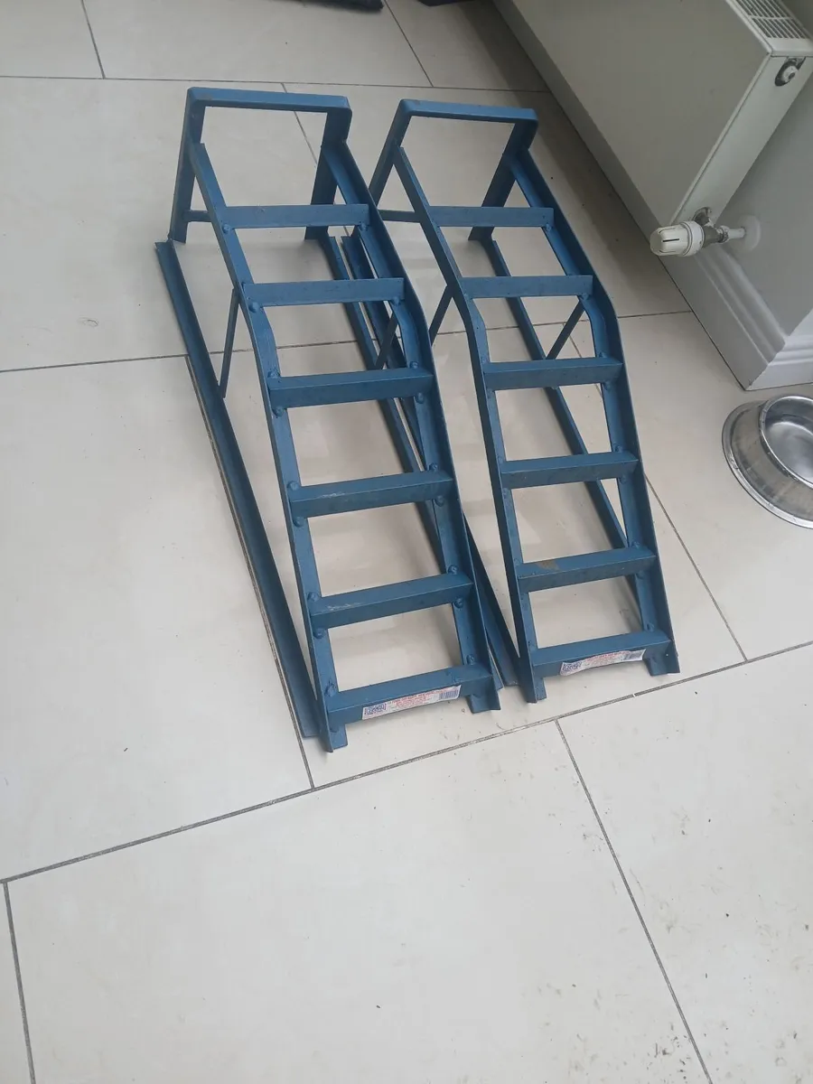 Garage equipment 2 tonne ramps and lifting set - Image 1