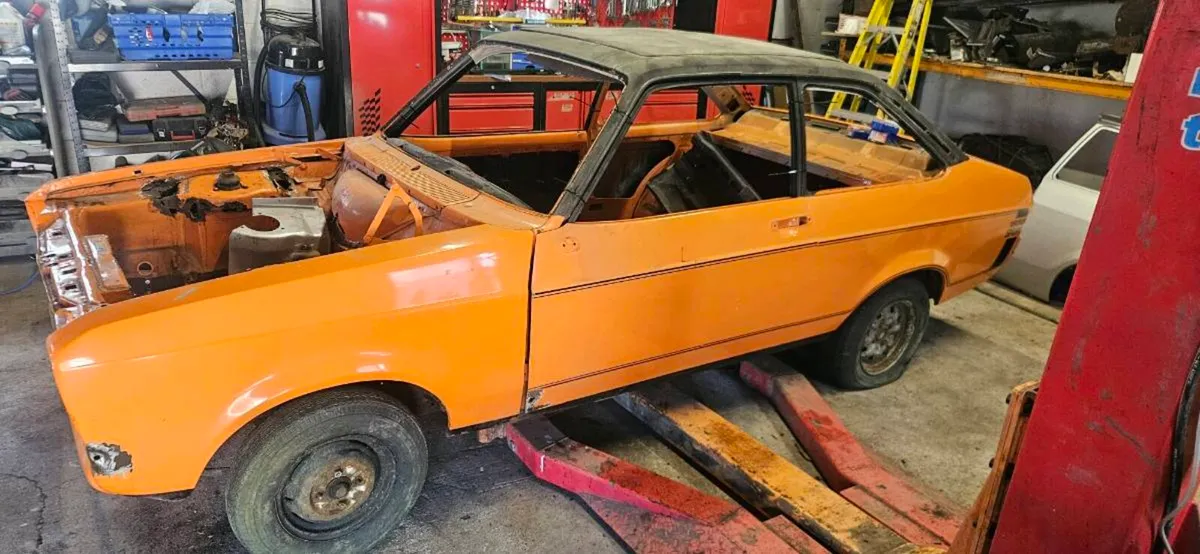 Escort mk2 rolling shell 4250 read ad - Image 3
