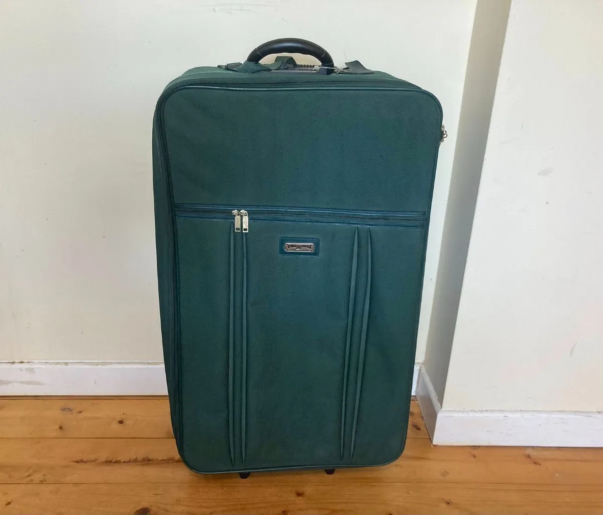 Large Luigi Rossi Green Rolling Suitcase - Image 3