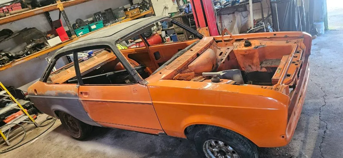 Escort mk2 rolling shell 4250 read ad - Image 4