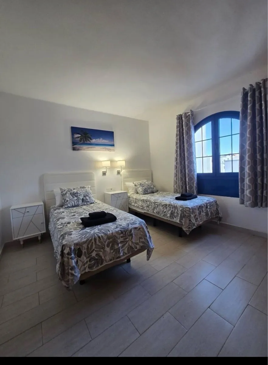 LUXURY 1/2 BED in Lanzarote Puerto Del Carmen - Image 4