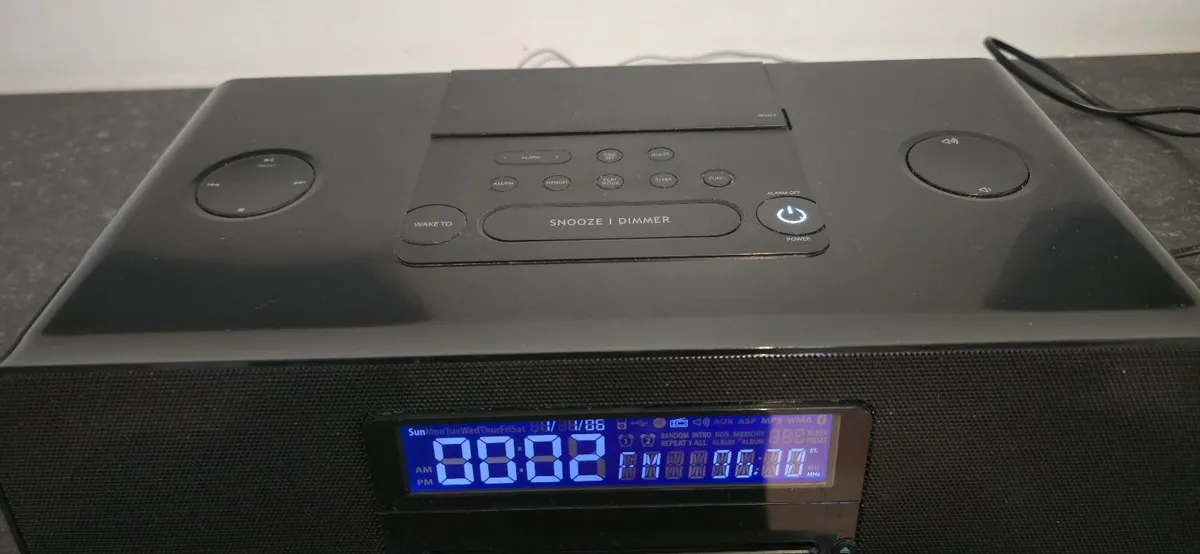 CD PLAYER RADIO USB  AUX  I-POD ALARM CLOCK i-Luv - Image 2