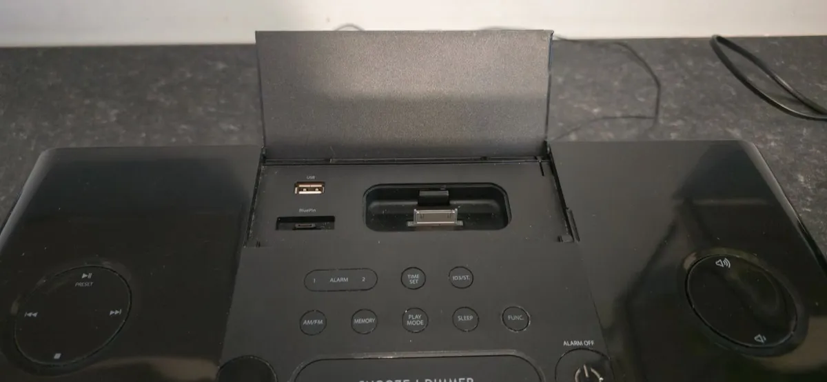 CD PLAYER RADIO USB  AUX  I-POD ALARM CLOCK i-Luv - Image 4