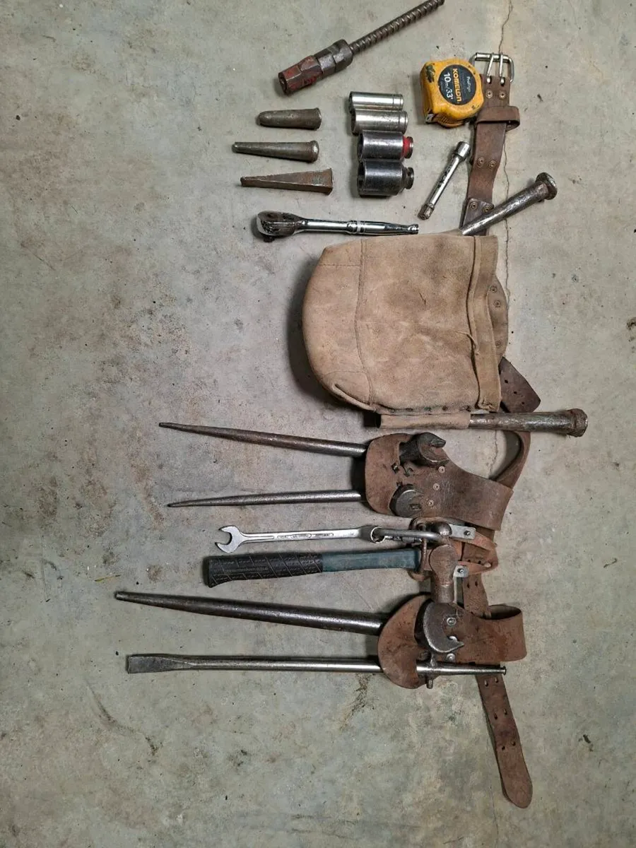 STEEL ERECTOR BELT & TOOLS - Image 1