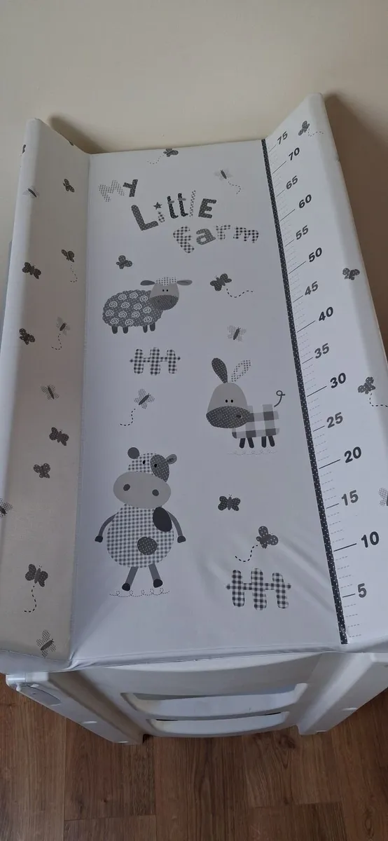 Baby changing table - Image 2