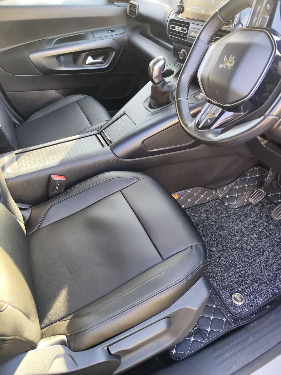 Taxi for Rent - 220/week - Image 2