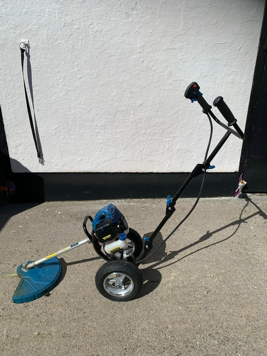 Hyundai wheeled strimmer. Brand new - Image 1