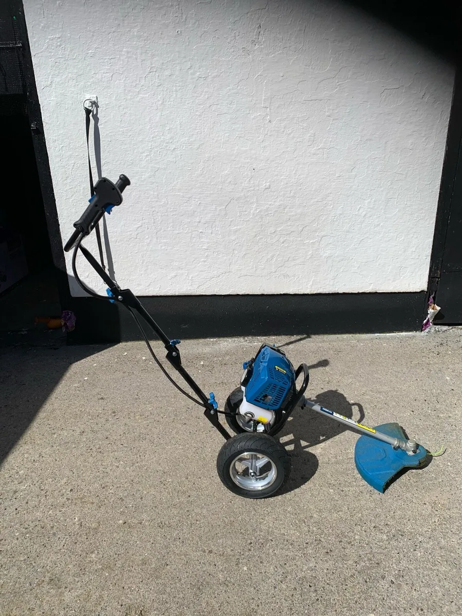Hyundai wheeled strimmer. Brand new - Image 2