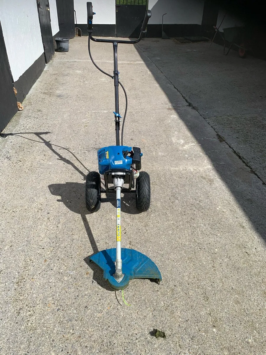Hyundai wheeled strimmer. Brand new - Image 3