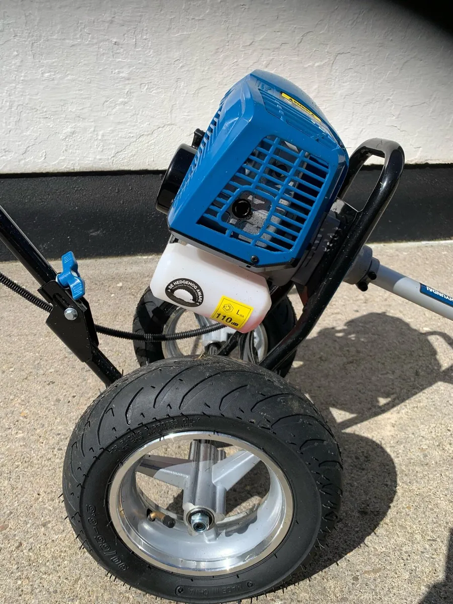 Hyundai wheeled strimmer. Brand new - Image 4