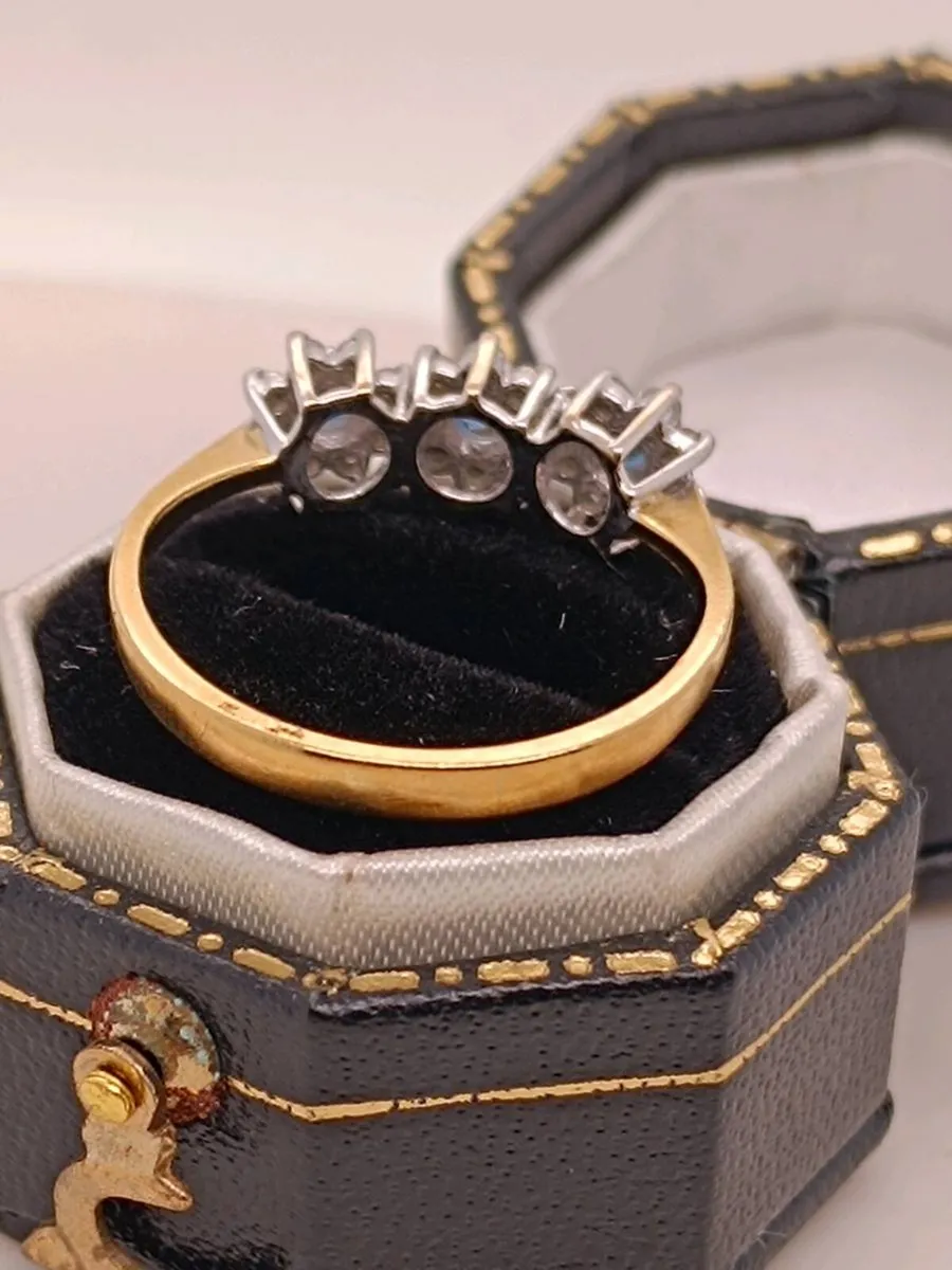 3 Daisies Diamond & Sapphire Ring, 18k Yellow Gold - Image 3