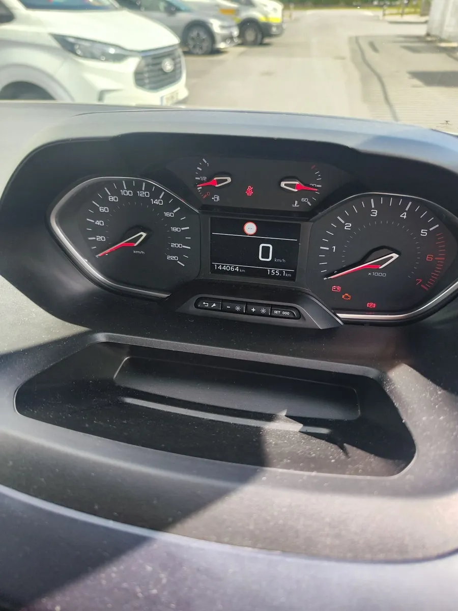 Taxi for Rent - 220/week - Image 3