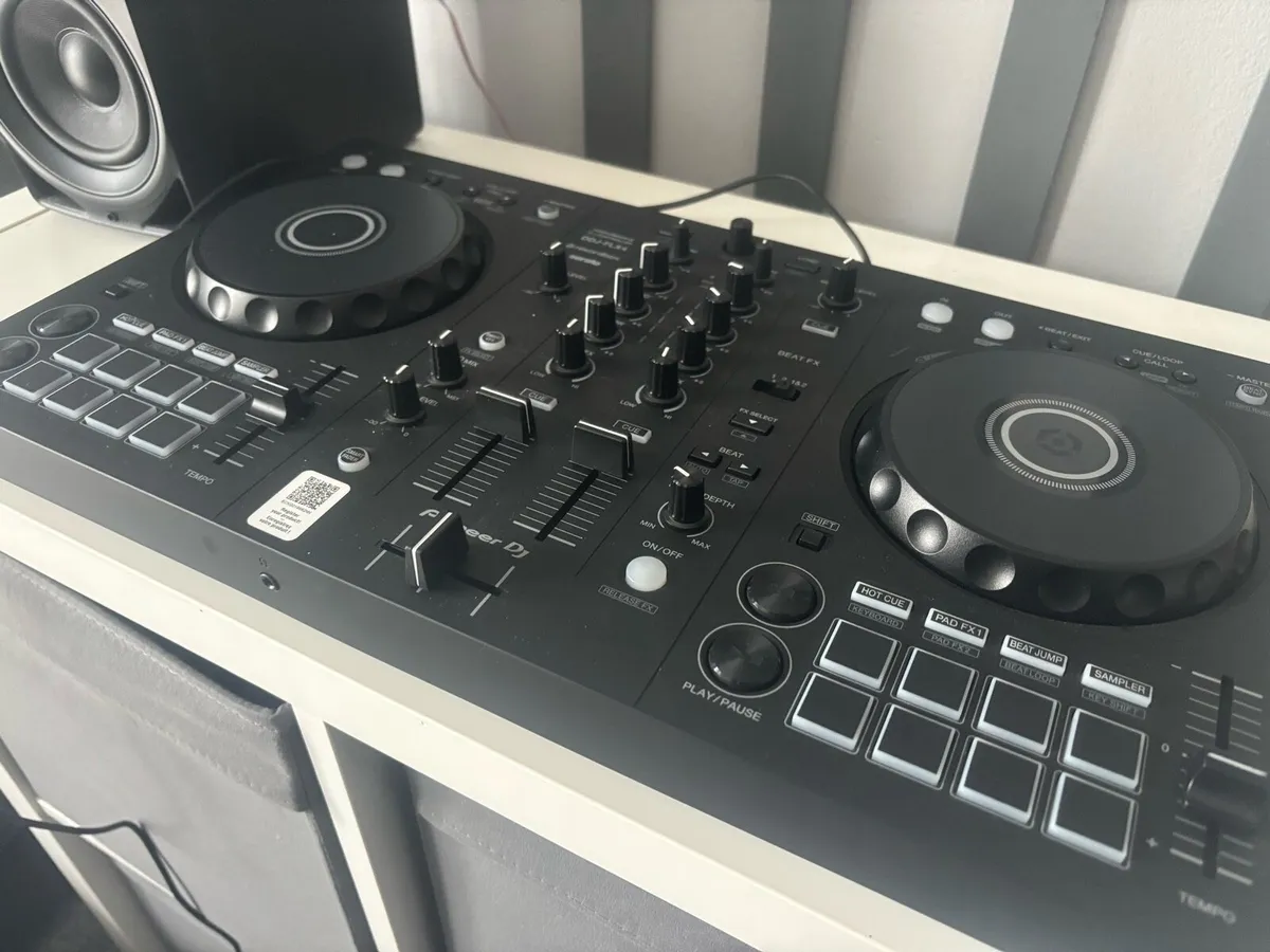 Pioneer DJ DDJ-FLX4 Controller - Image 3