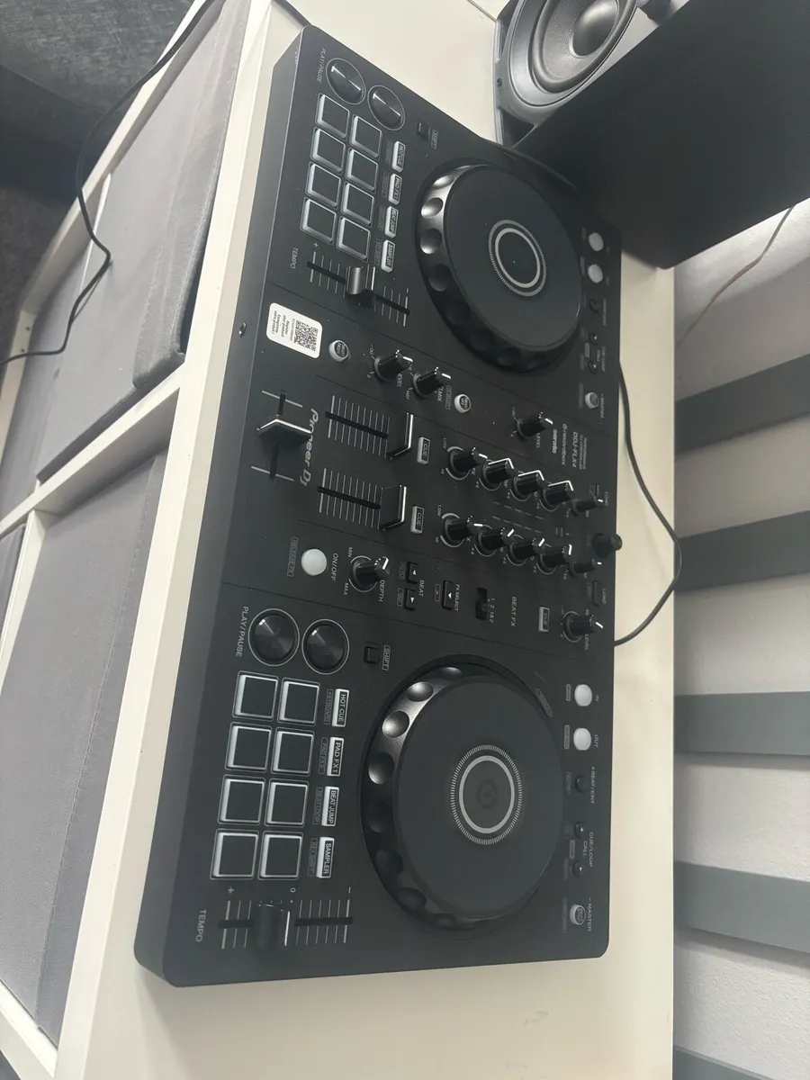 Pioneer DJ DDJ-FLX4 Controller - Image 1