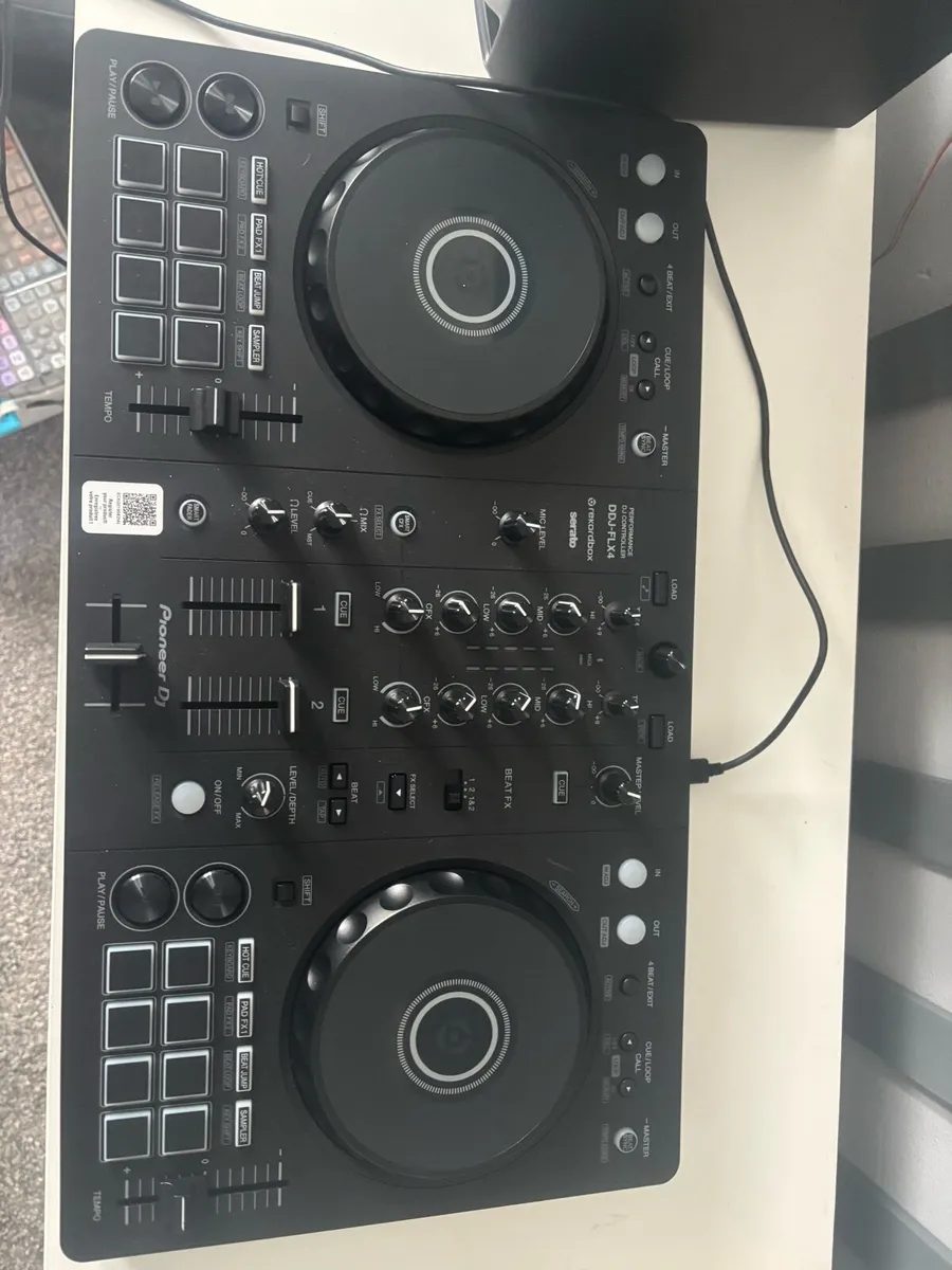 Pioneer DJ DDJ-FLX4 Controller - Image 2