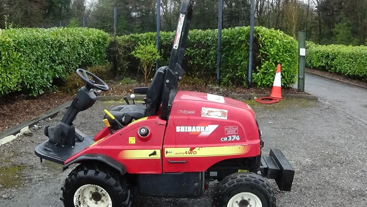 Shibaura CM374 Ride-on Mower - Image 2