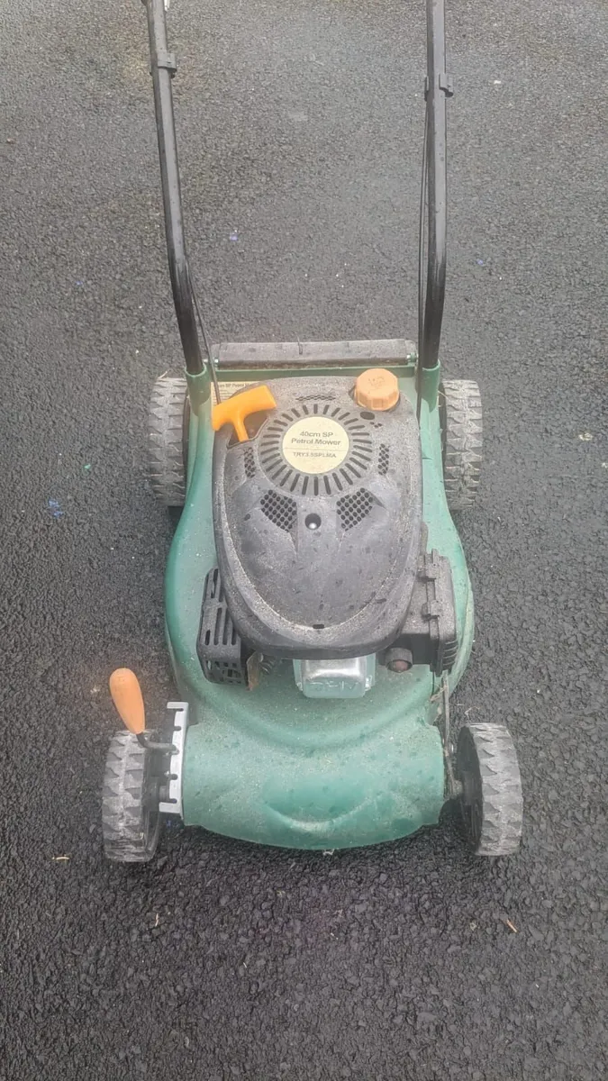 Petrol lawnmower - Image 1