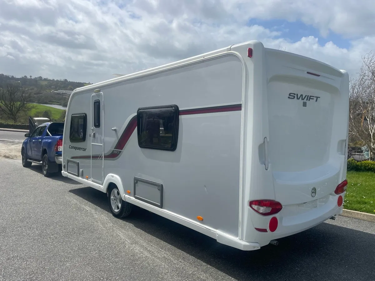 Swift conqueror 4 birth fixed twin beds - Image 3