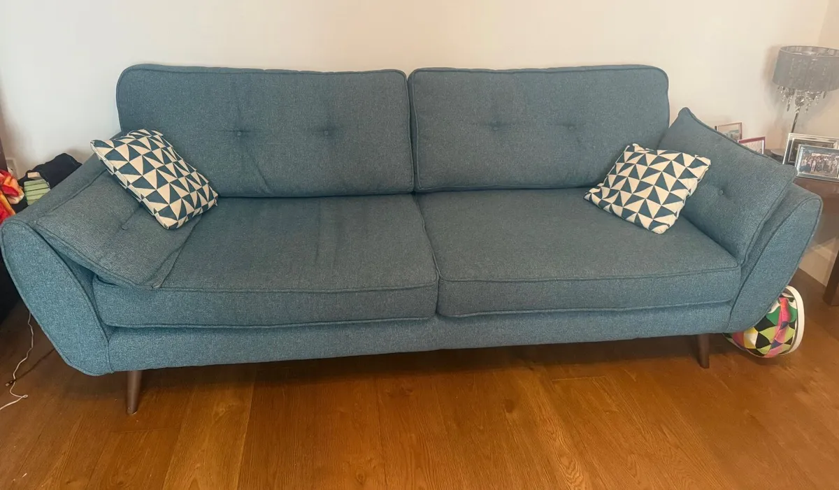 4 seater couch - Image 1