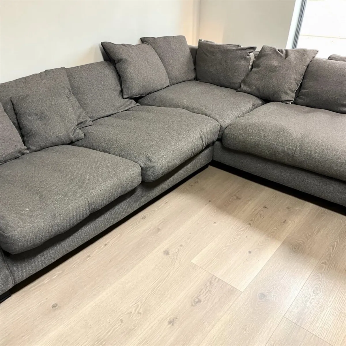 Large grey corner sofa couch - Image 3