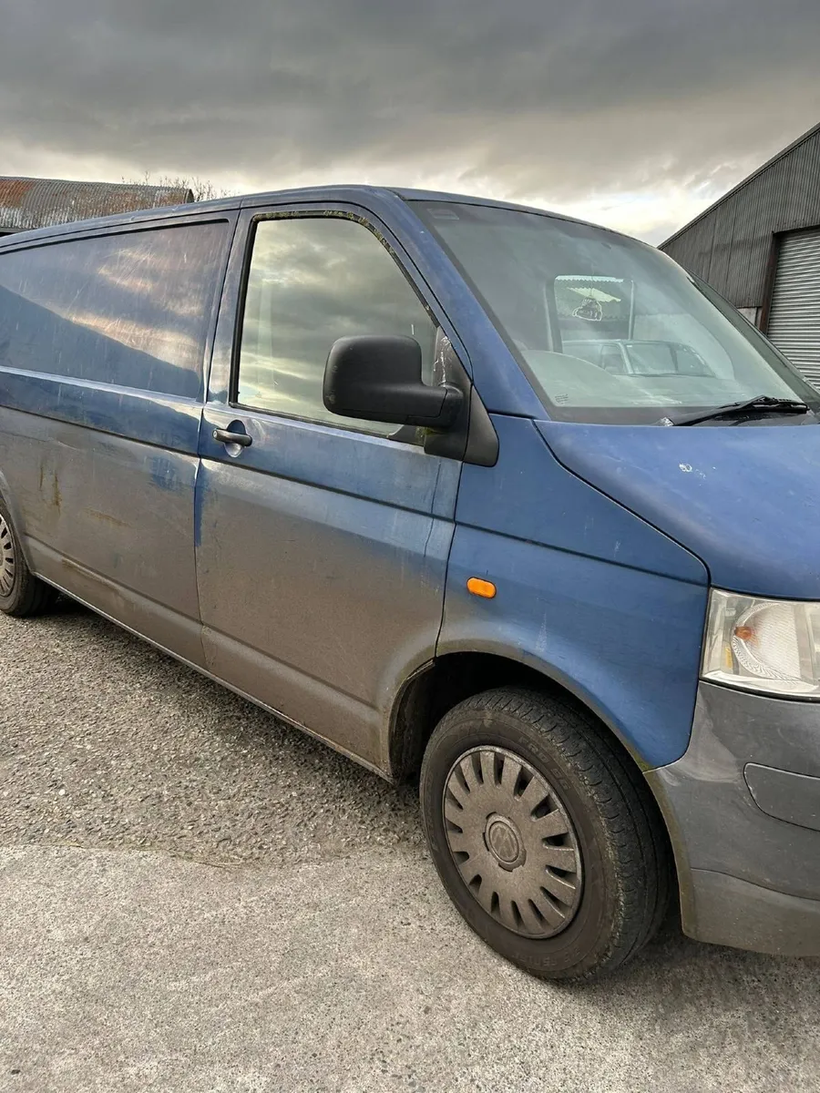 Volkswagen Transporter 2010 - Image 2
