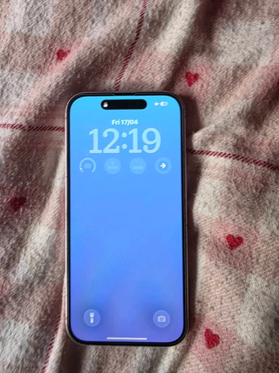 IPhone 15 Pink - Image 1