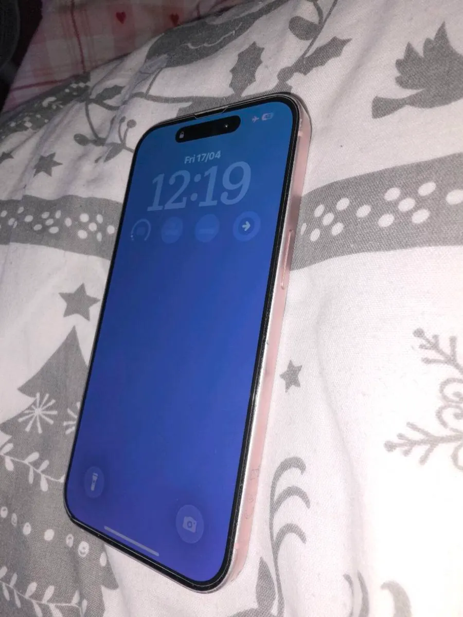 IPhone 15 Pink - Image 3