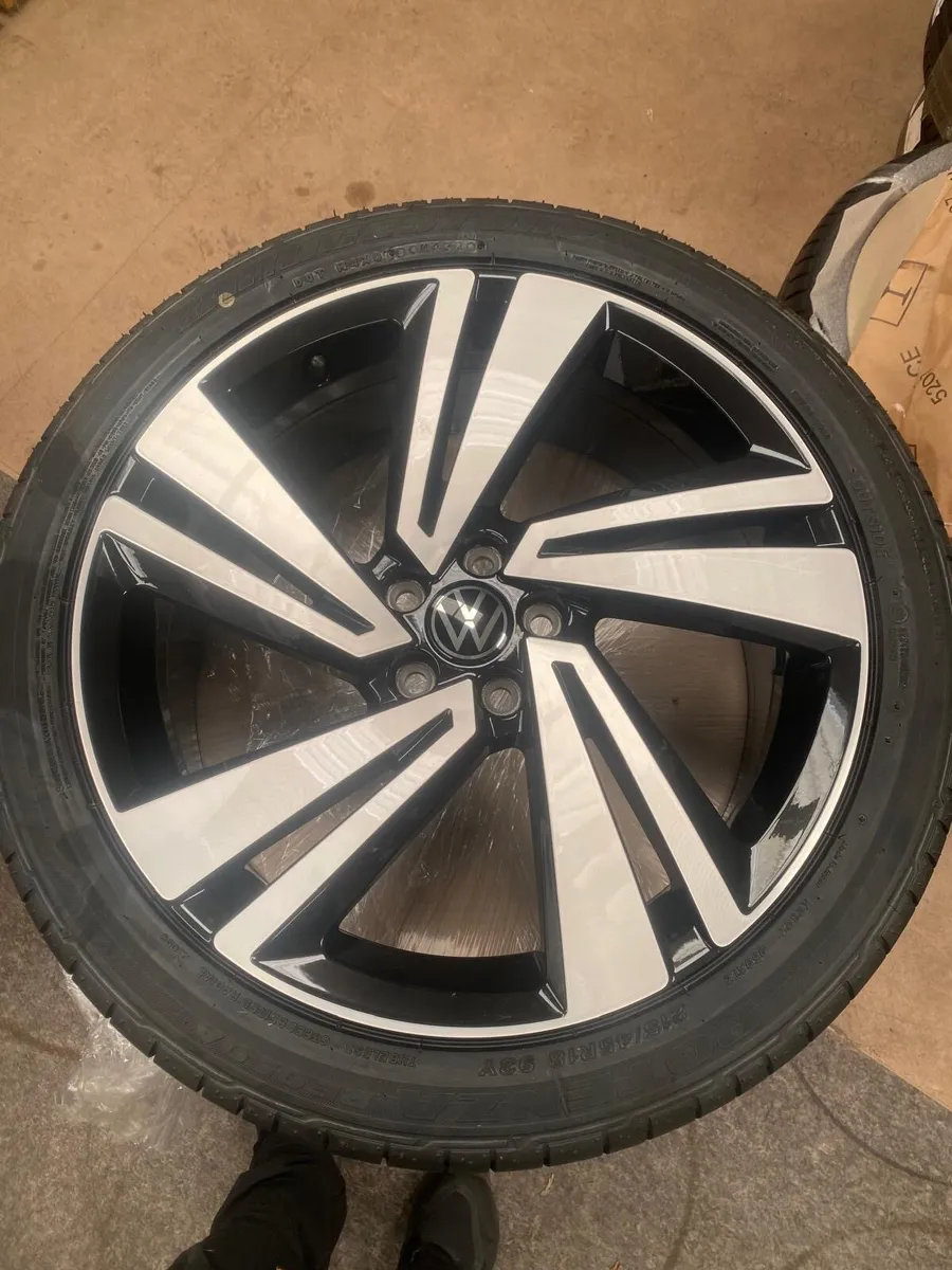 Genuine Volkswagen T-cross / Tiago 18” alloys - Image 1