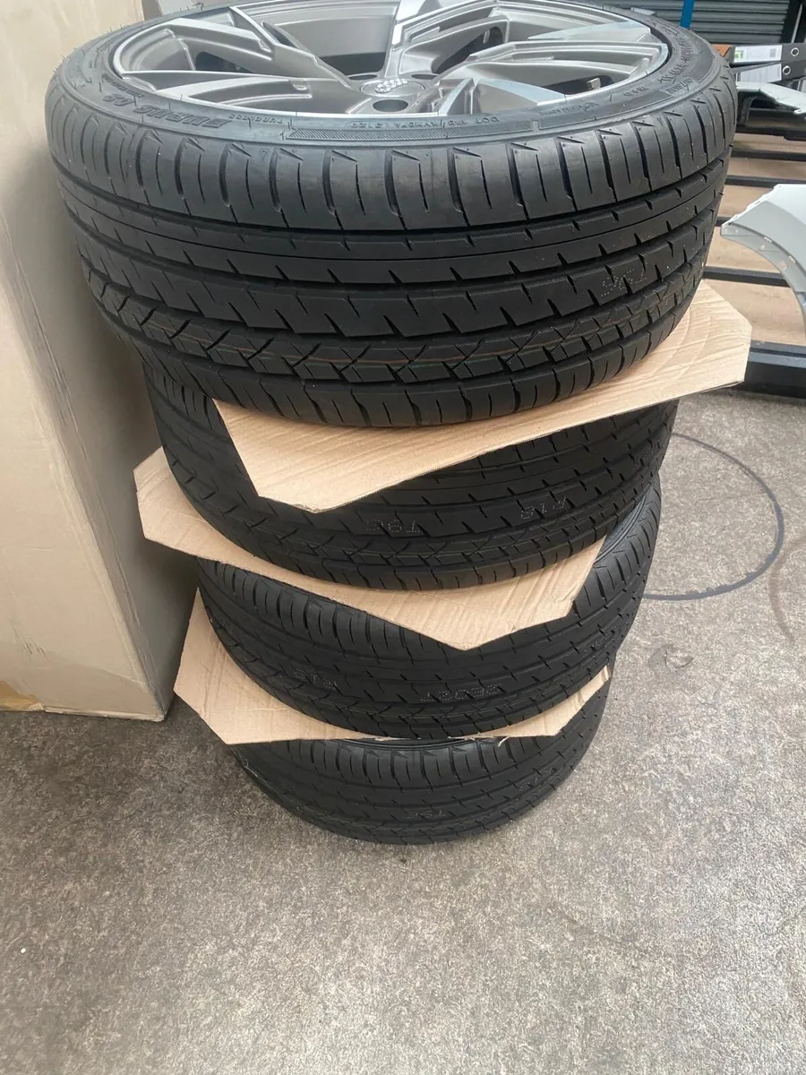 Genuine Volkswagen T-cross / Tiago 18” alloys - Image 2