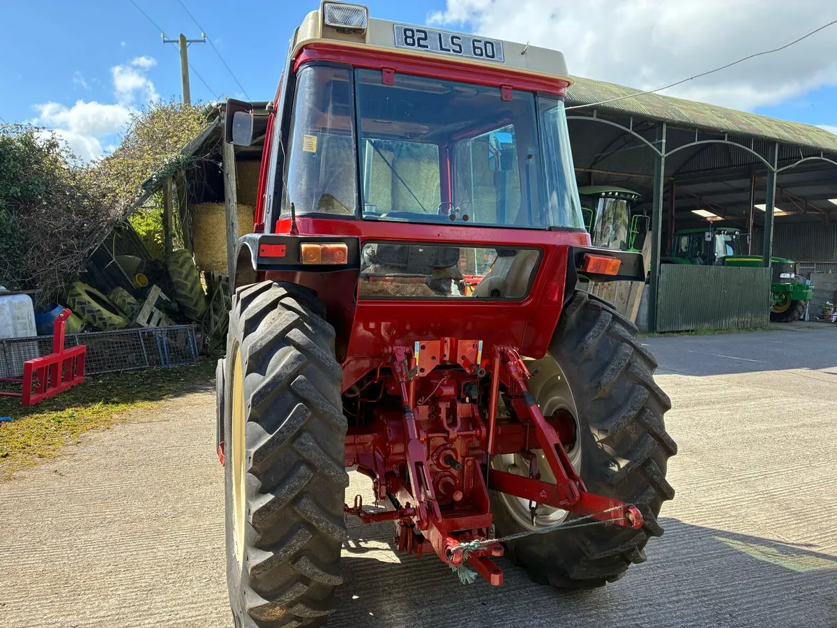INTERNATIONAL 685 AND LOADER - Image 3
