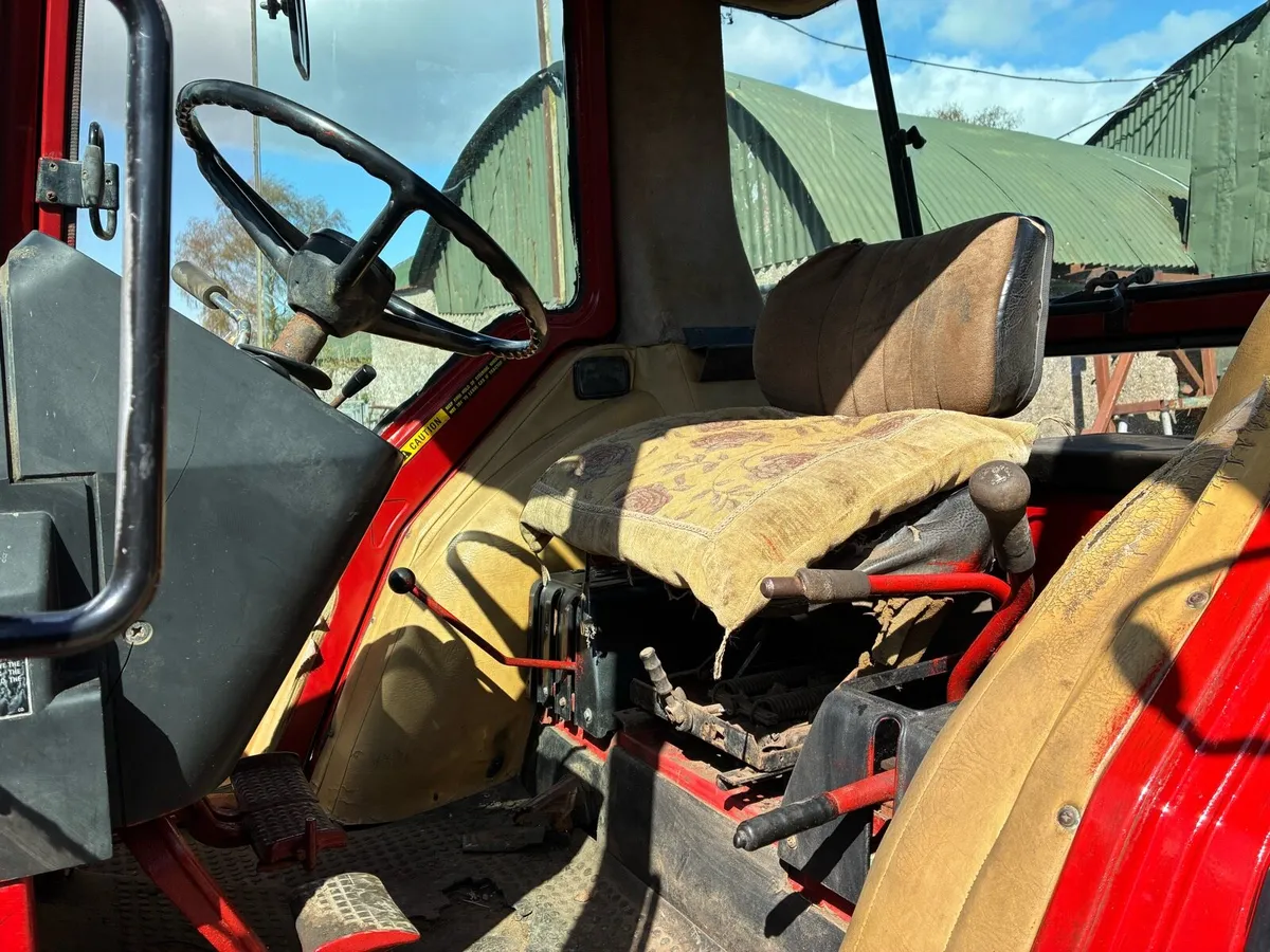 INTERNATIONAL 685 AND LOADER - Image 4