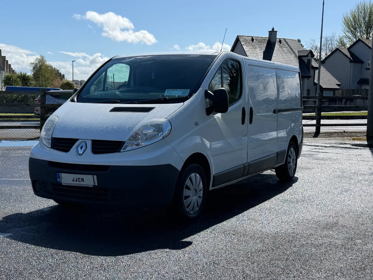 ABSOLUTELY IMMACULATE 2013 LWB RENAULT TRAFIC - Image 3