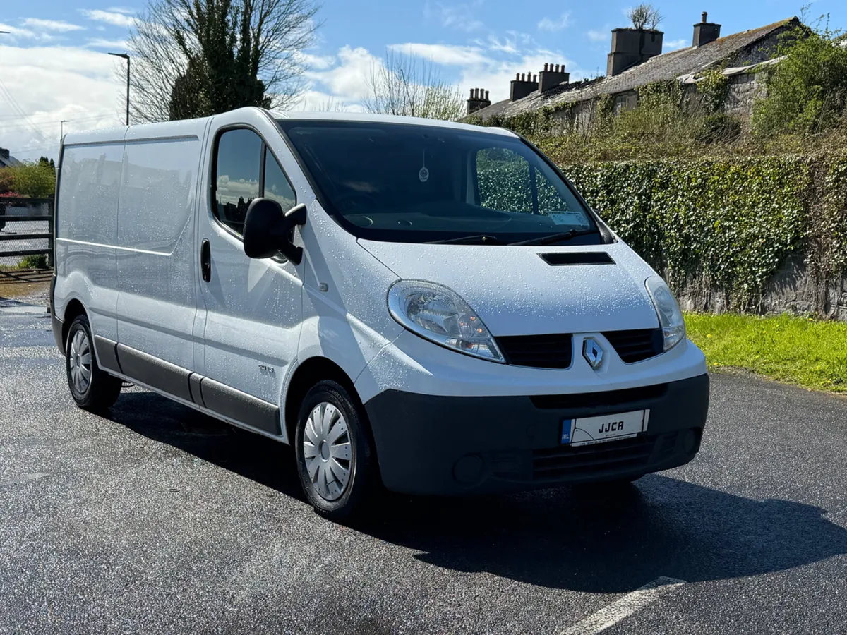 ABSOLUTELY IMMACULATE 2013 LWB RENAULT TRAFIC - Image 1