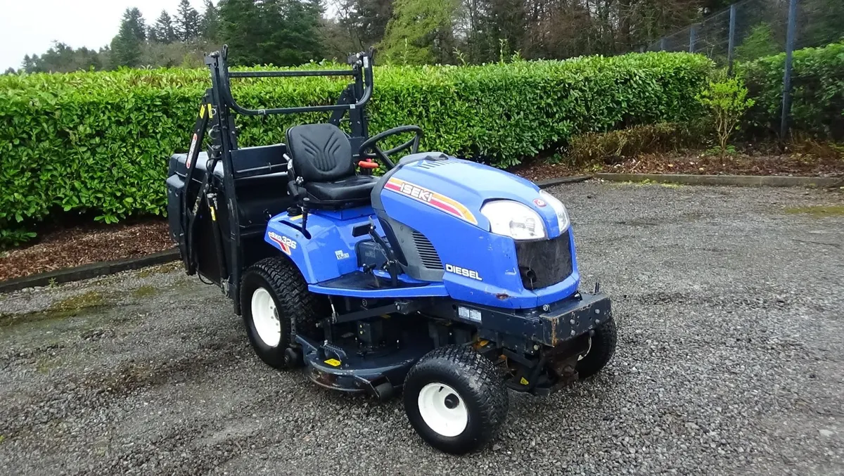 Iseki SXG326H Ride-on Mower - Image 1