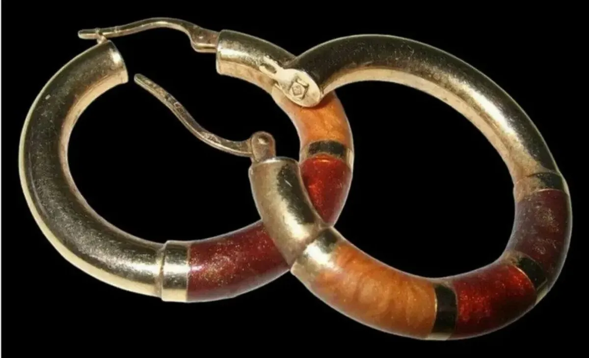 Vintage Hallmarked 9ct Gold Tri-Colour Earrings - Image 1